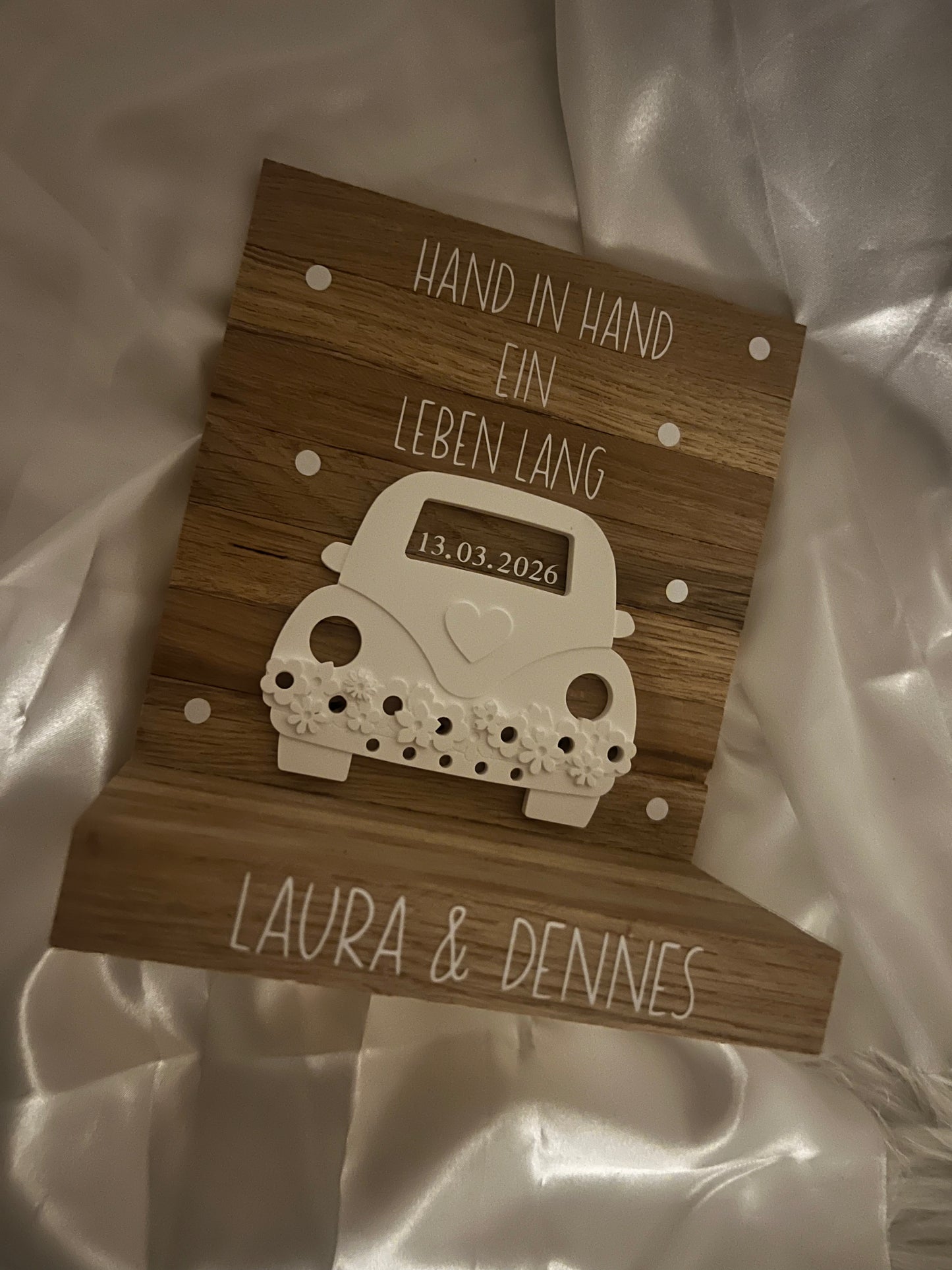 Hochzeitsauto Hand in Hand